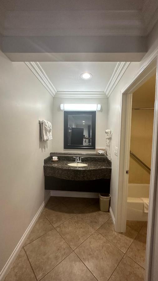 Garden Inn And Suites Glendora Buitenkant foto
